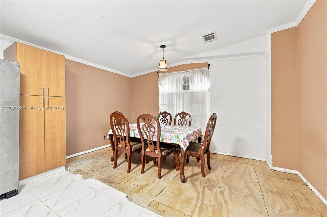 En Venta: $460,000 (3 camas, 2 baños, 1544 Pies cuadrados)