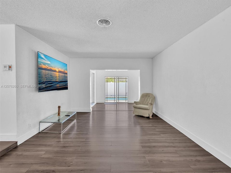 For Sale: $485,000 (4 beds, 2 baths, 1877 Square Feet)