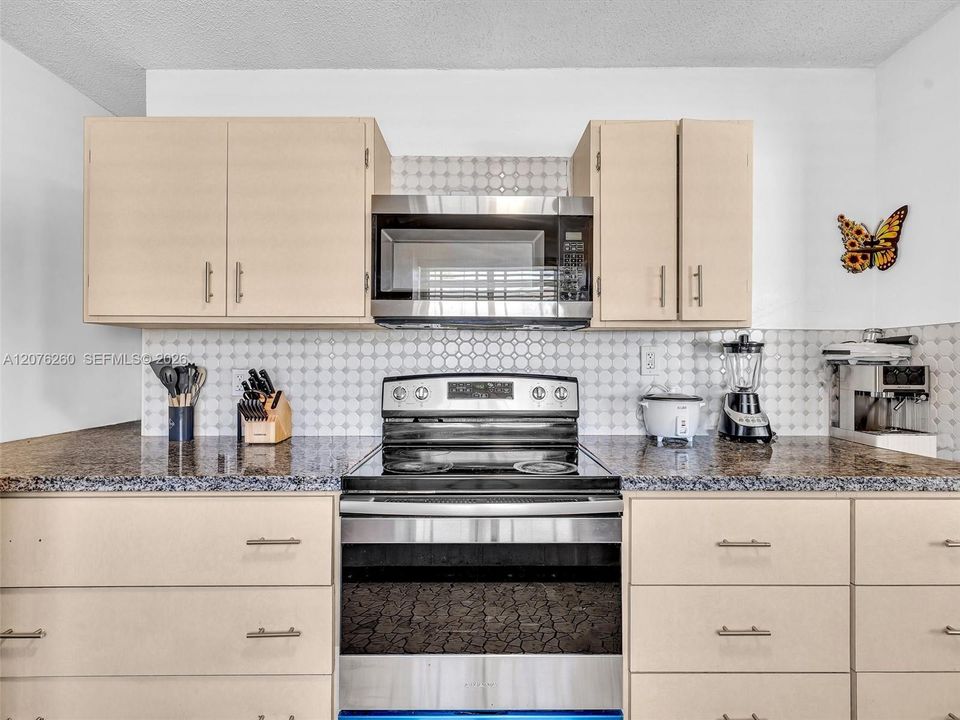 For Sale: $485,000 (4 beds, 2 baths, 1877 Square Feet)