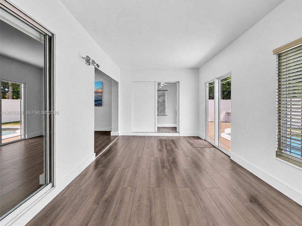 For Sale: $485,000 (4 beds, 2 baths, 1877 Square Feet)