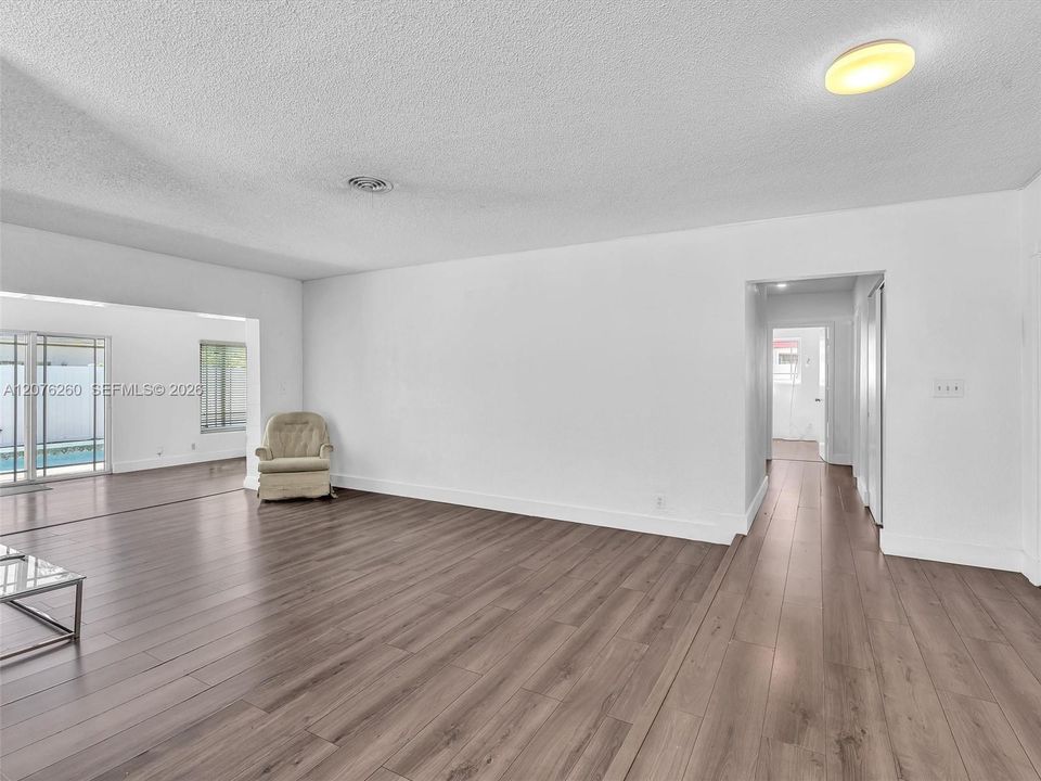 For Sale: $485,000 (4 beds, 2 baths, 1877 Square Feet)