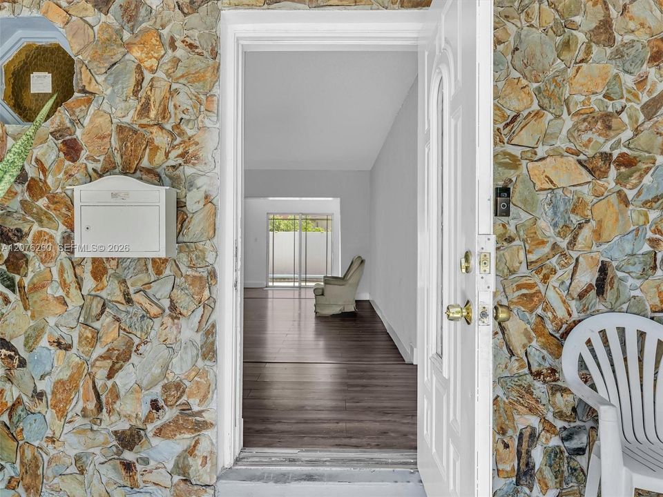 For Sale: $485,000 (4 beds, 2 baths, 1877 Square Feet)
