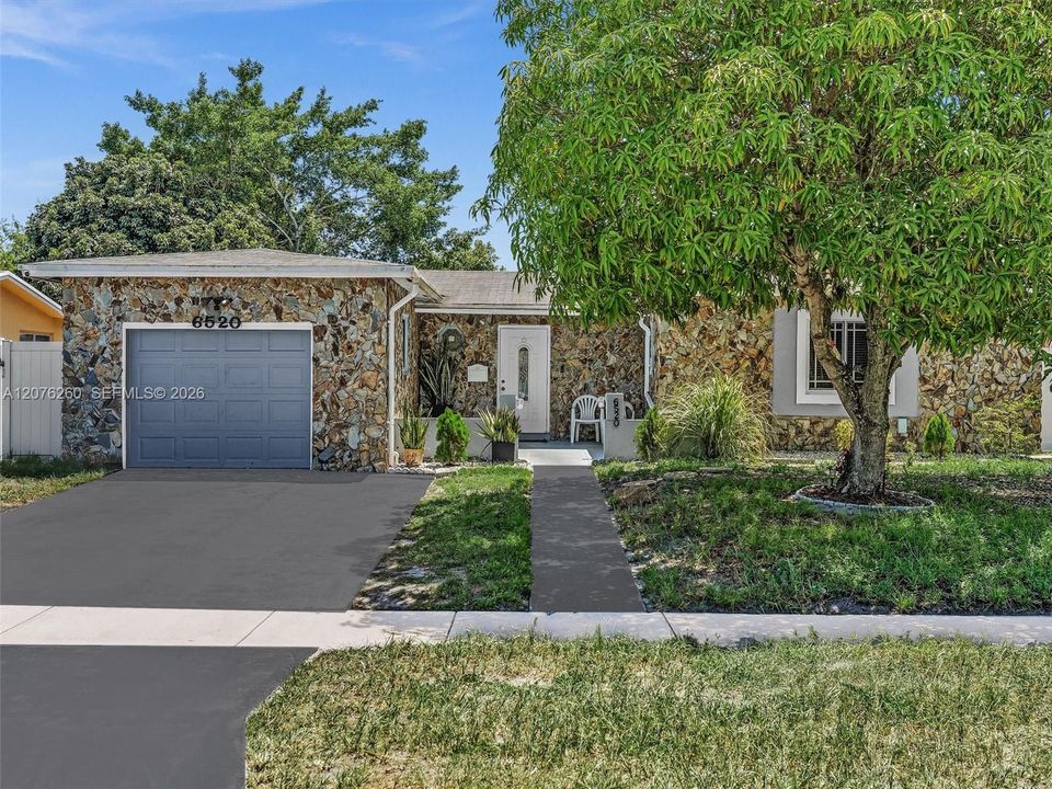 For Sale: $485,000 (4 beds, 2 baths, 1877 Square Feet)