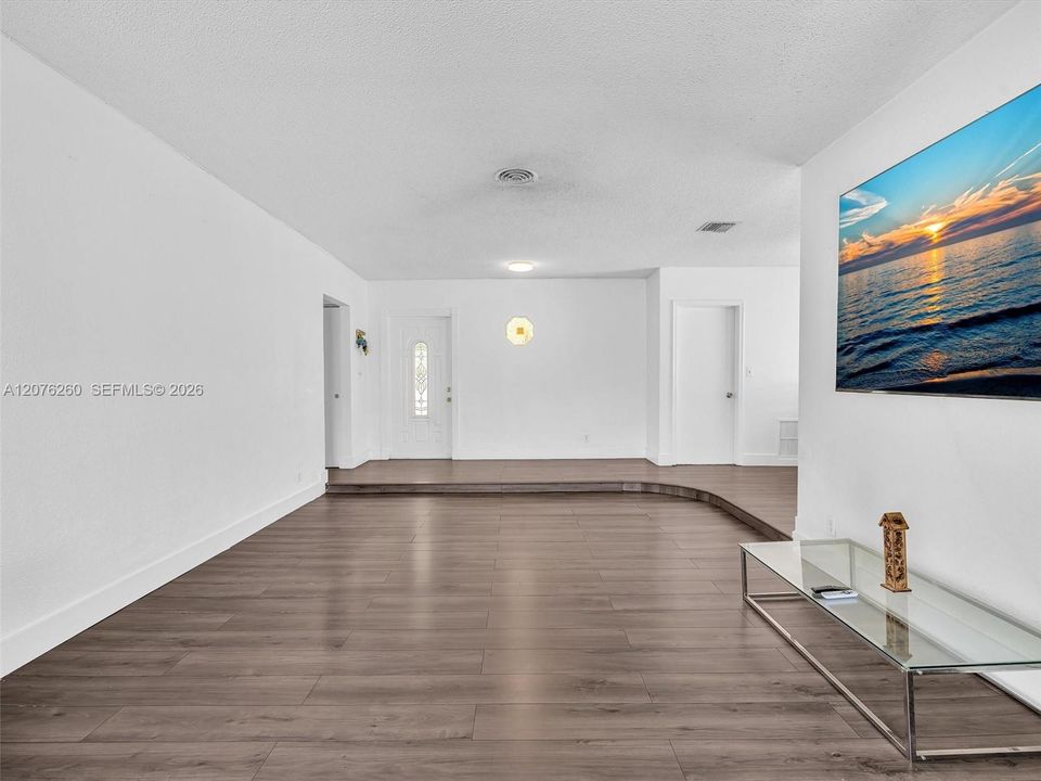 For Sale: $485,000 (4 beds, 2 baths, 1877 Square Feet)