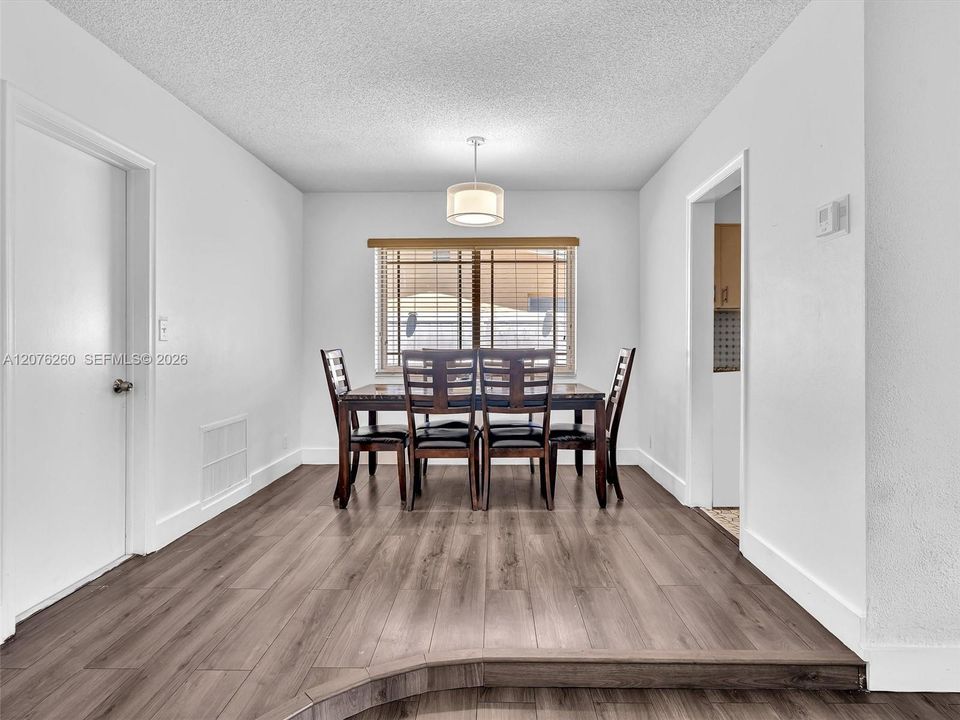 For Sale: $485,000 (4 beds, 2 baths, 1877 Square Feet)