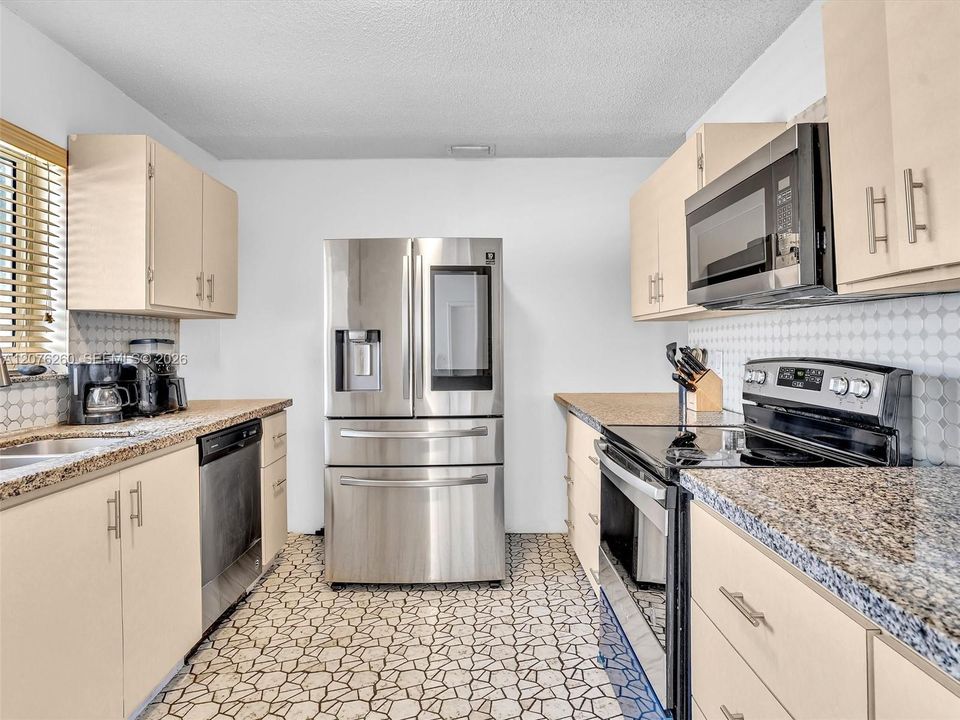 For Sale: $485,000 (4 beds, 2 baths, 1877 Square Feet)