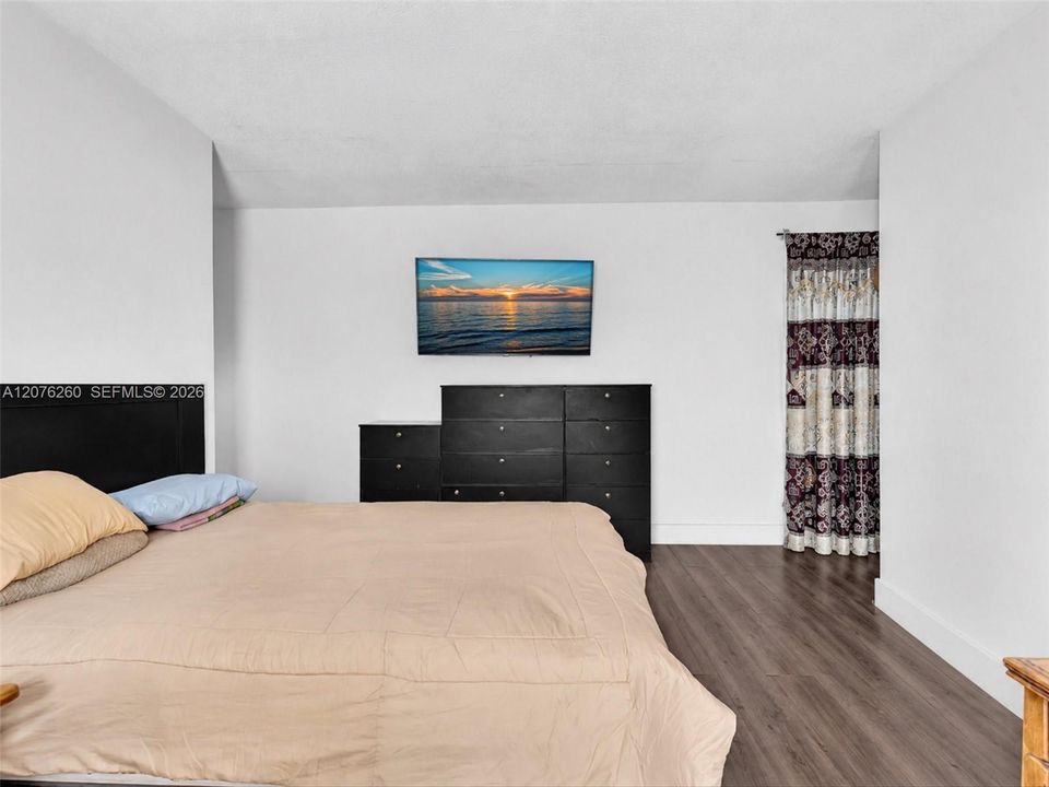 For Sale: $485,000 (4 beds, 2 baths, 1877 Square Feet)