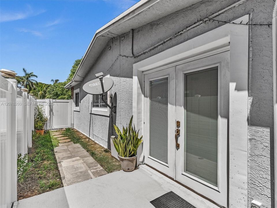 For Sale: $485,000 (4 beds, 2 baths, 1877 Square Feet)