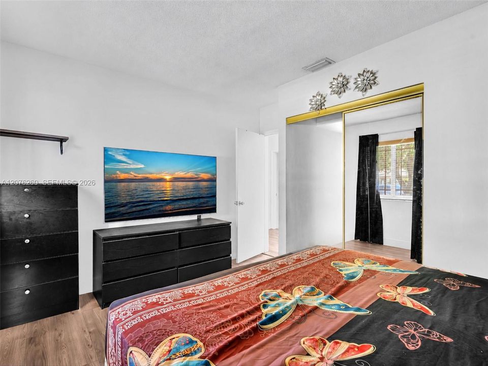 For Sale: $485,000 (4 beds, 2 baths, 1877 Square Feet)