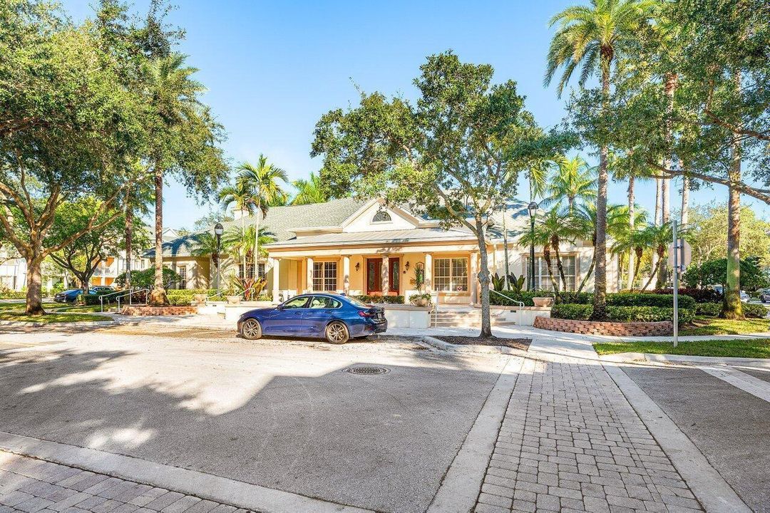 Street View CLubhouse