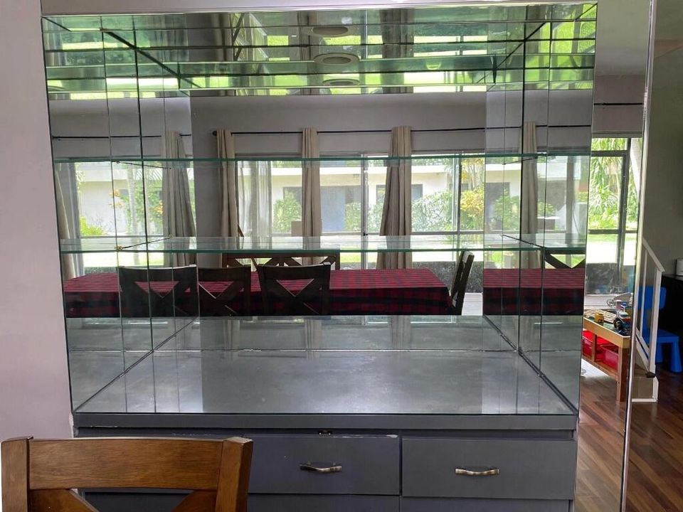Bar next to dinning room
