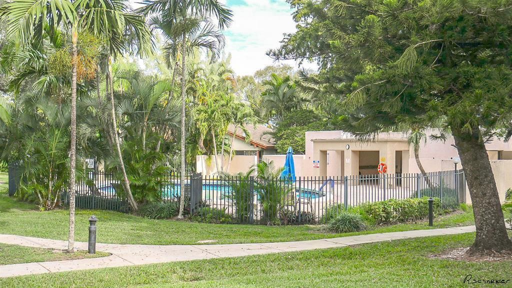 pool inverray enclsoed