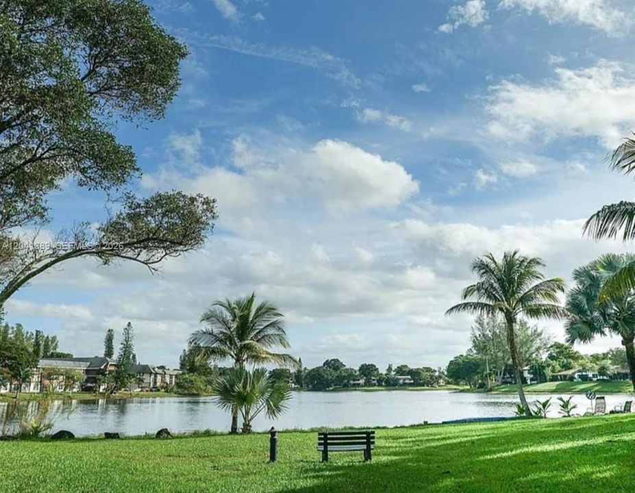 lake inverrary