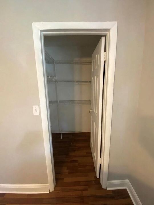 3rd room walking closet
