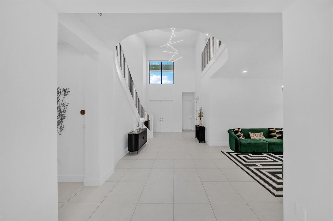 Foyer & curved staircase