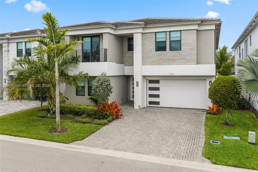 For Sale: $2,099,000 (5 beds, 7 baths, 4609 Square Feet)