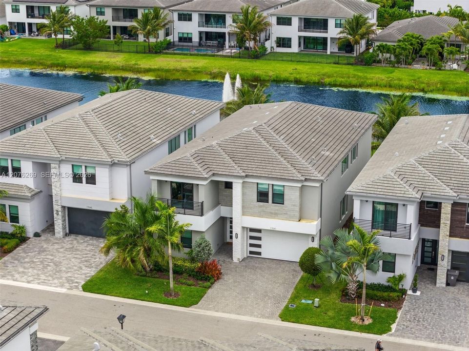 For Sale: $2,099,000 (5 beds, 7 baths, 4609 Square Feet)