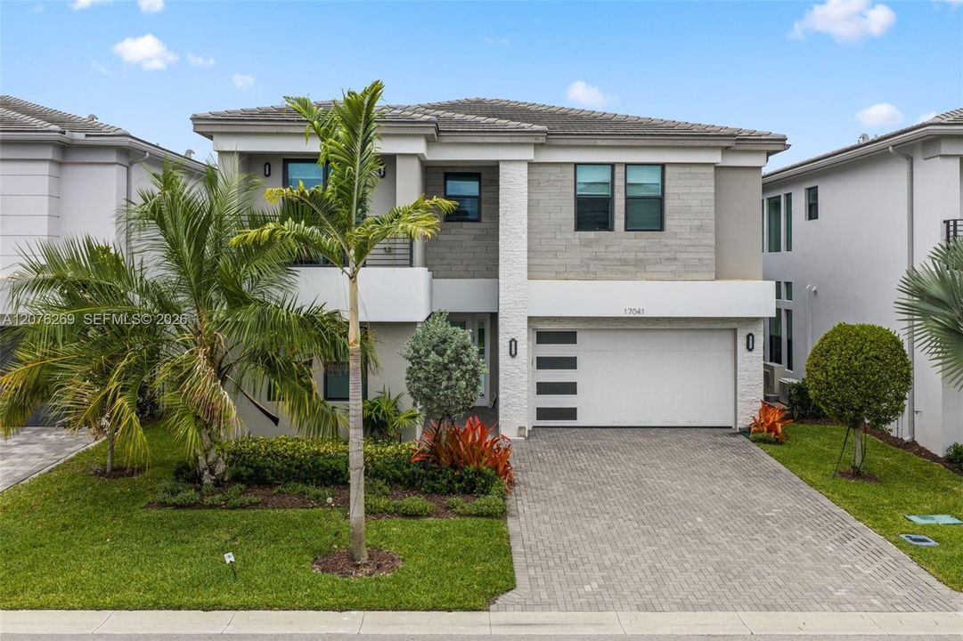 For Sale: $2,099,000 (5 beds, 7 baths, 4609 Square Feet)