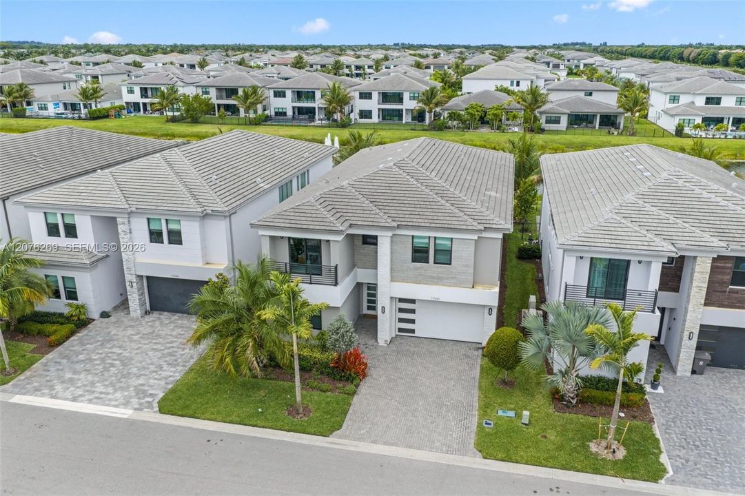 For Sale: $2,099,000 (5 beds, 7 baths, 4609 Square Feet)