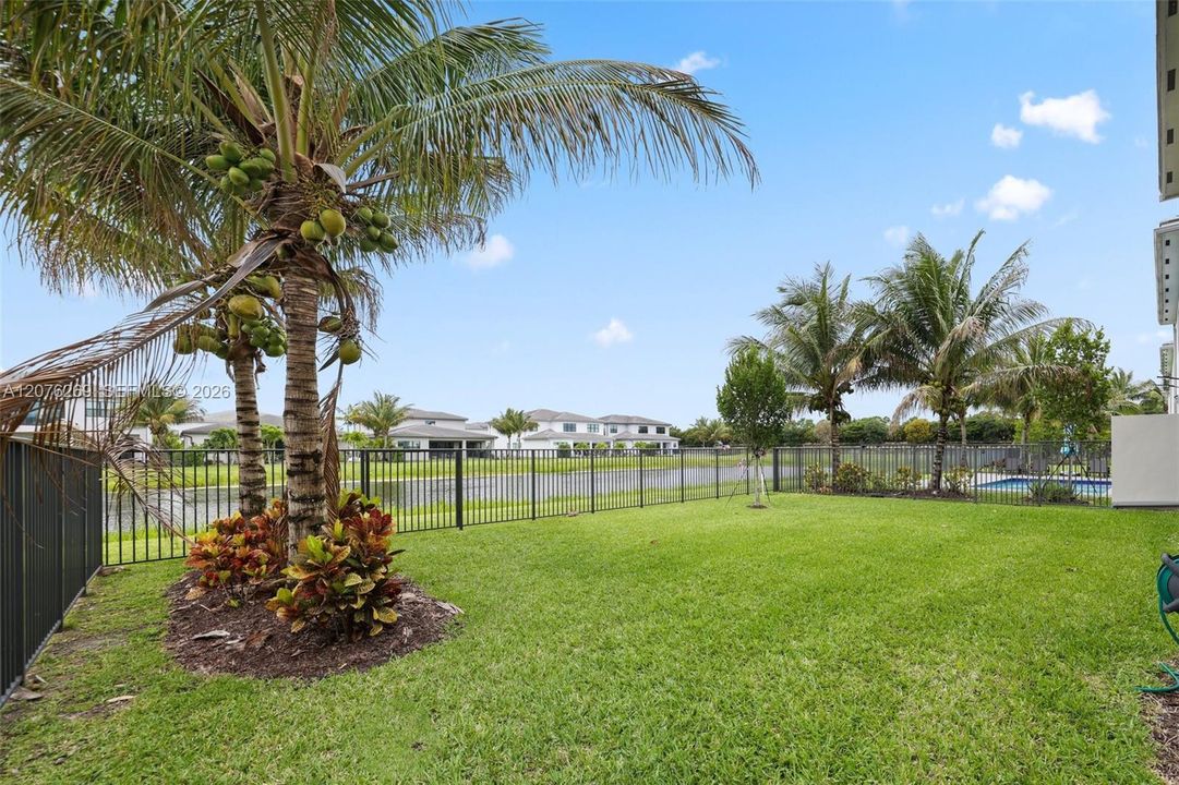 For Sale: $2,099,000 (5 beds, 7 baths, 4609 Square Feet)