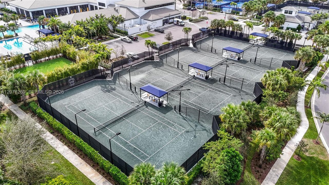 For Sale: $2,099,000 (5 beds, 7 baths, 4609 Square Feet)