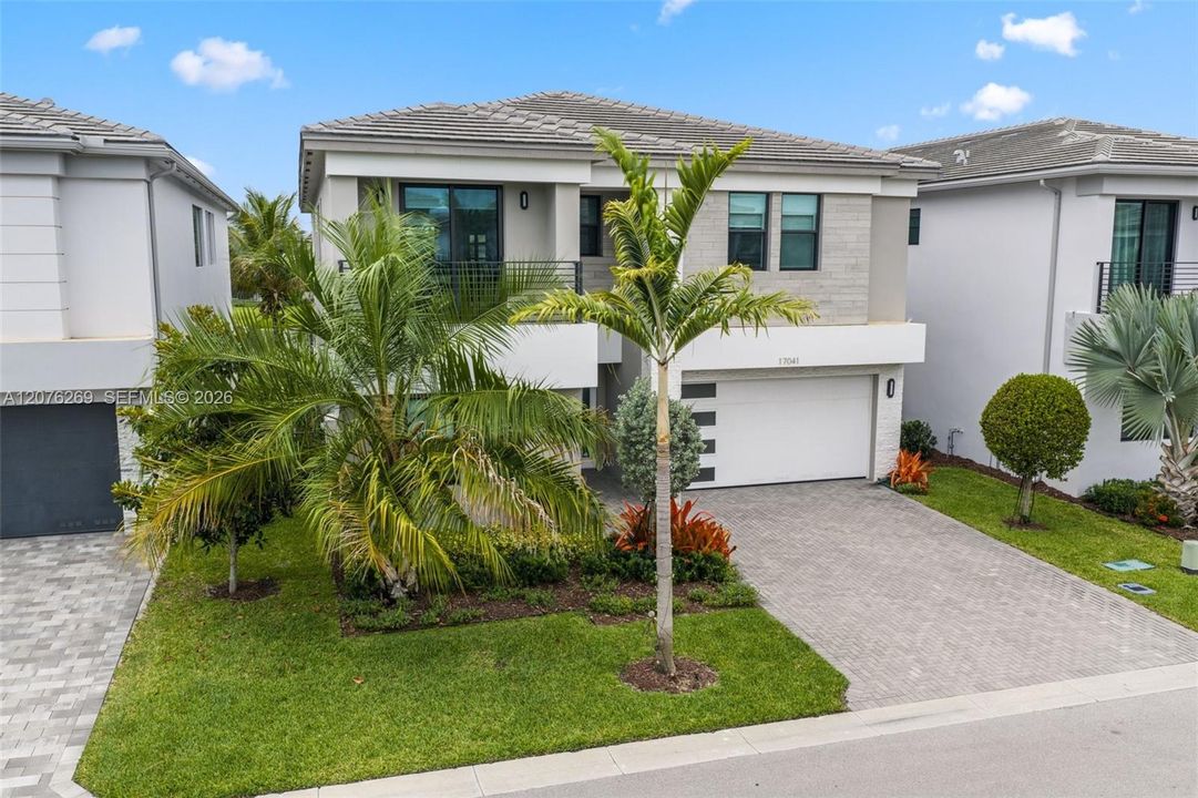 For Sale: $2,099,000 (5 beds, 7 baths, 4609 Square Feet)