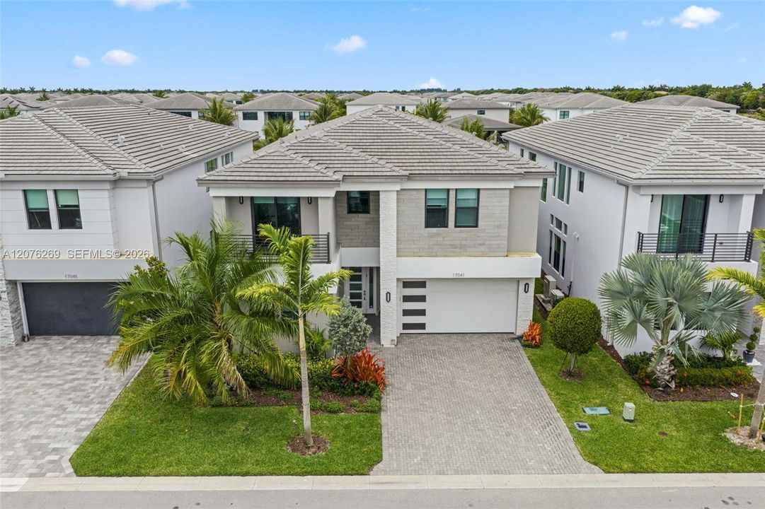 For Sale: $2,099,000 (5 beds, 7 baths, 4609 Square Feet)
