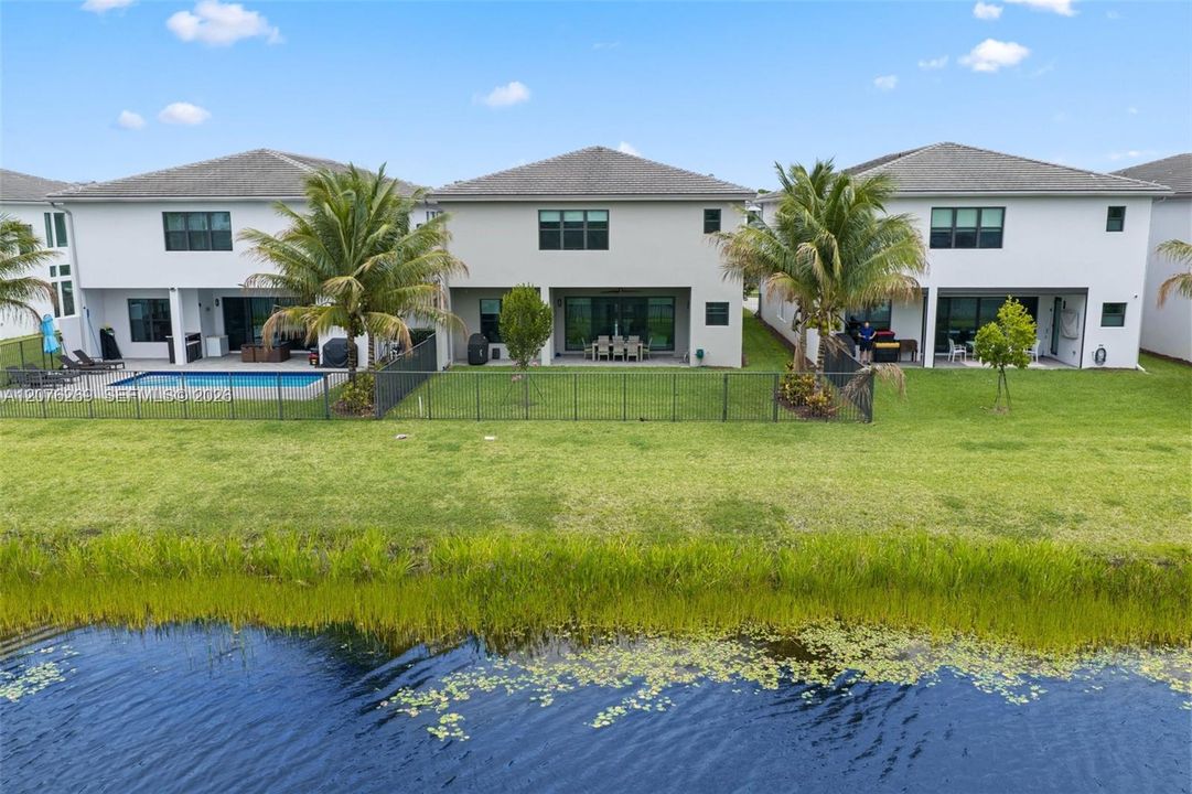 For Sale: $2,099,000 (5 beds, 7 baths, 4609 Square Feet)