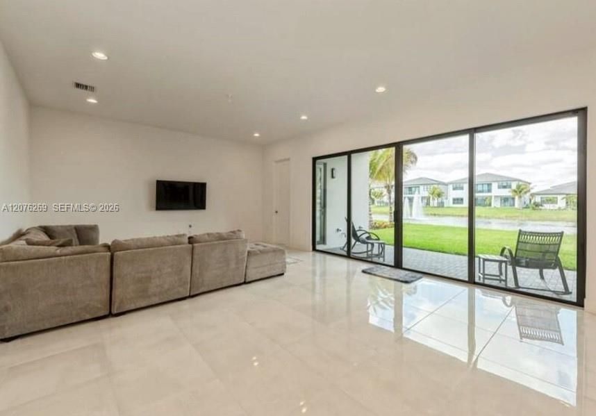 For Sale: $2,099,000 (5 beds, 7 baths, 4609 Square Feet)
