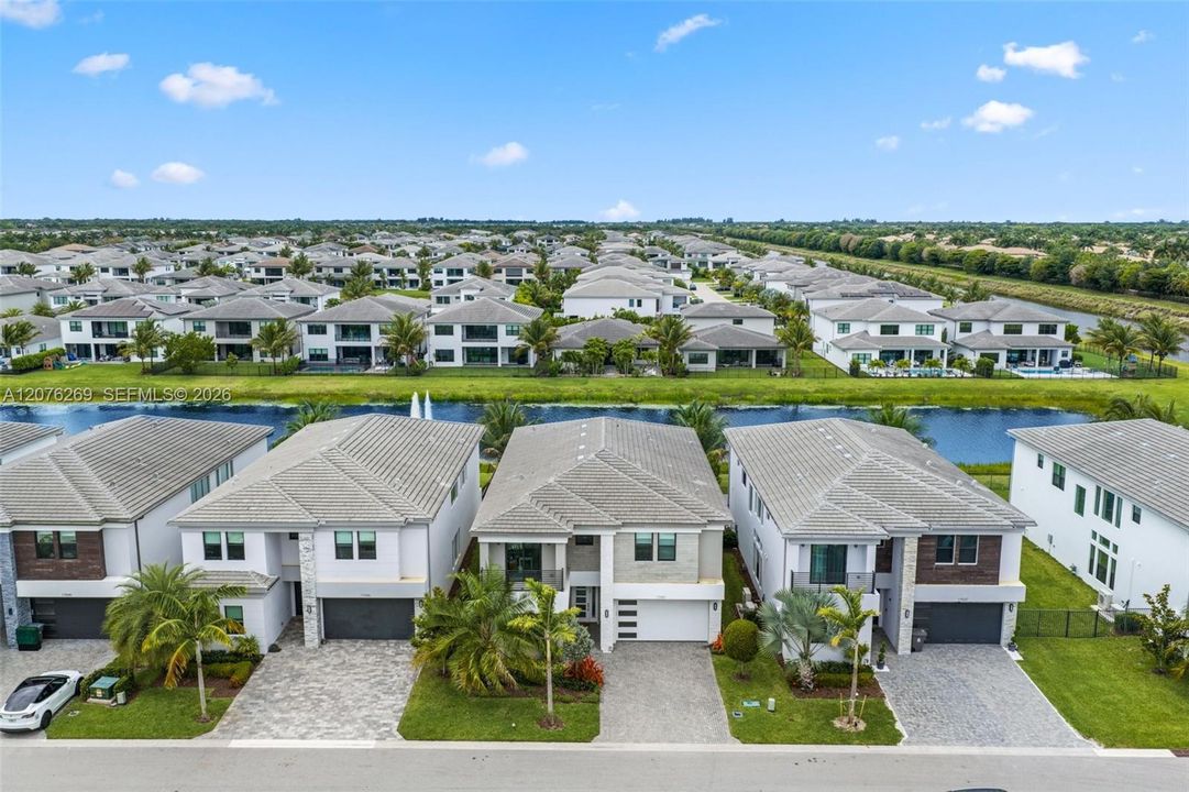 For Sale: $2,099,000 (5 beds, 7 baths, 4609 Square Feet)