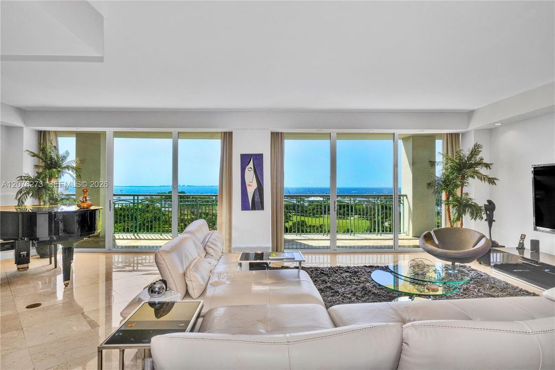En Venta: $3,495,000 (2 camas, 2 baños, 2110 Pies cuadrados)
