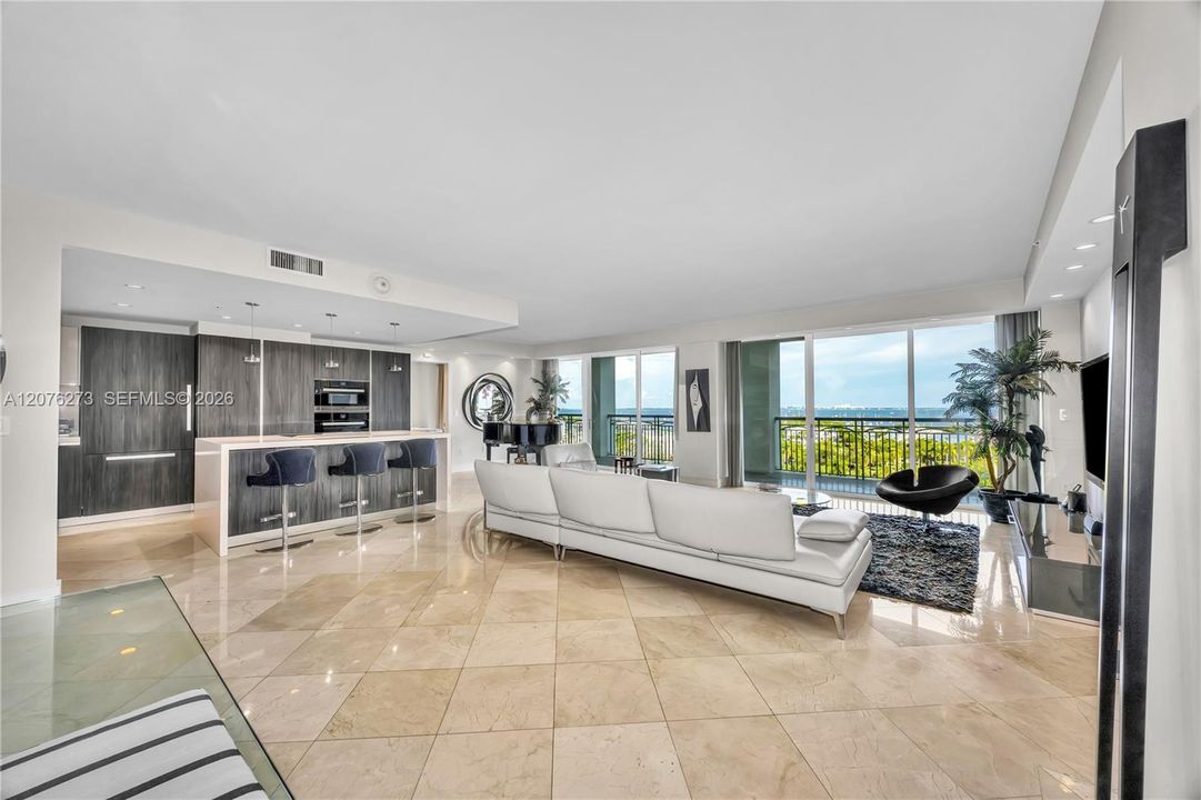 En Venta: $3,495,000 (2 camas, 2 baños, 2110 Pies cuadrados)