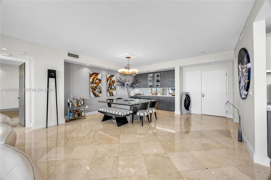 En Venta: $3,495,000 (2 camas, 2 baños, 2110 Pies cuadrados)