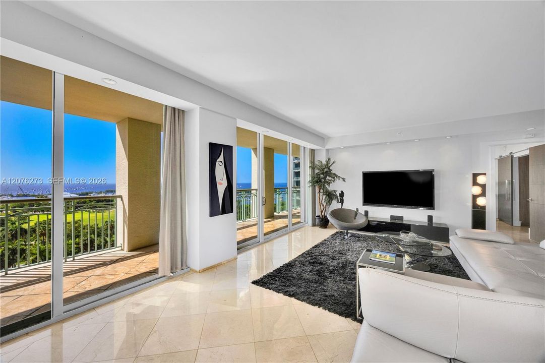 En Venta: $3,495,000 (2 camas, 2 baños, 2110 Pies cuadrados)