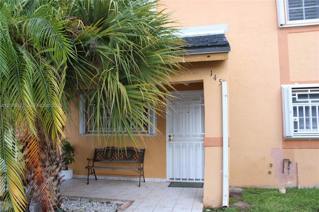 En Venta: $320,610 (2 camas, 2 baños, 990 Pies cuadrados)