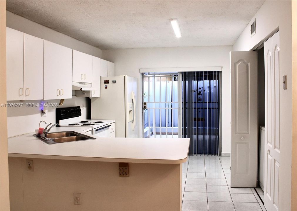En Venta: $320,610 (2 camas, 2 baños, 990 Pies cuadrados)