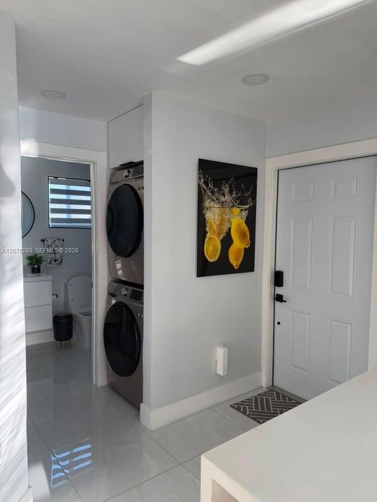 For Sale: $390,000 (2 beds, 2 baths, 970 Square Feet)