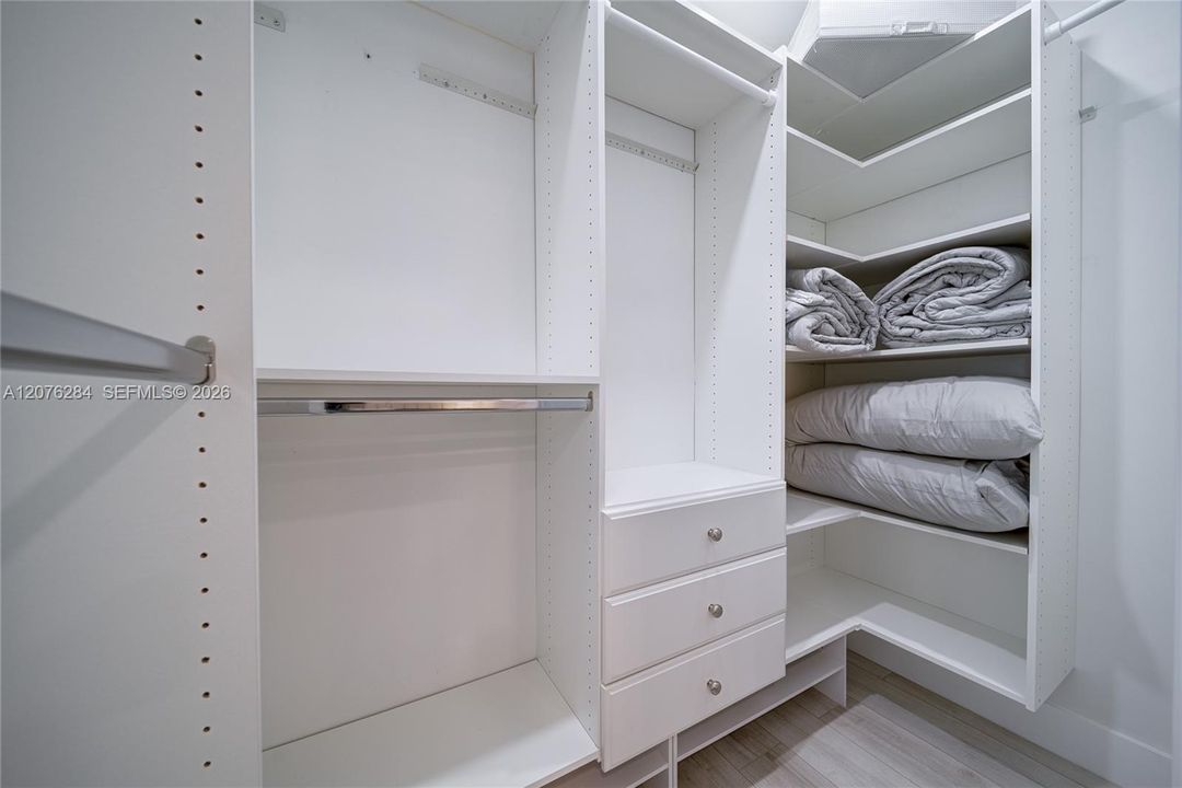На продажу: $999,999 (4 спален, 4 ванн, 1820 Квадратных фут)