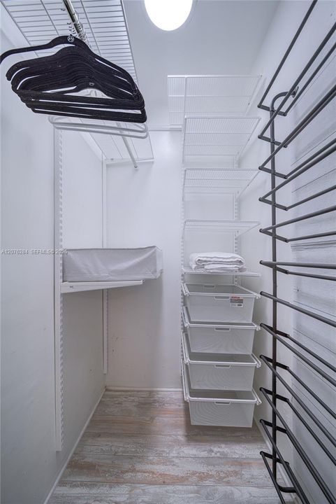 На продажу: $999,999 (4 спален, 4 ванн, 1820 Квадратных фут)