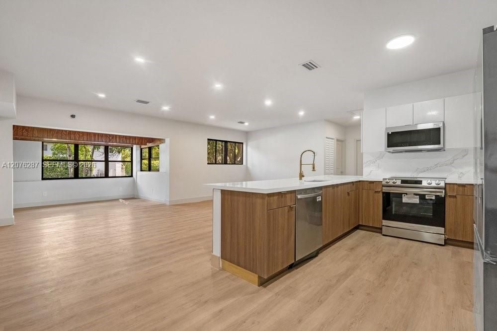 En Renta: $4,800 (3 camas, 3 baños, 1942 Pies cuadrados)