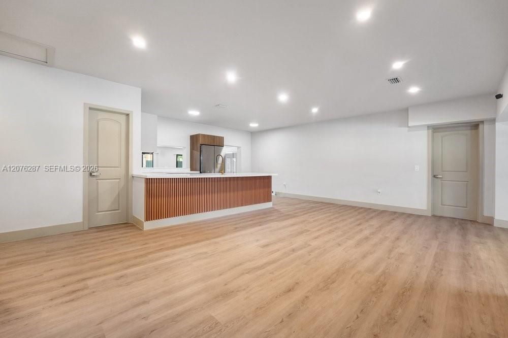 En Renta: $4,800 (3 camas, 3 baños, 1942 Pies cuadrados)
