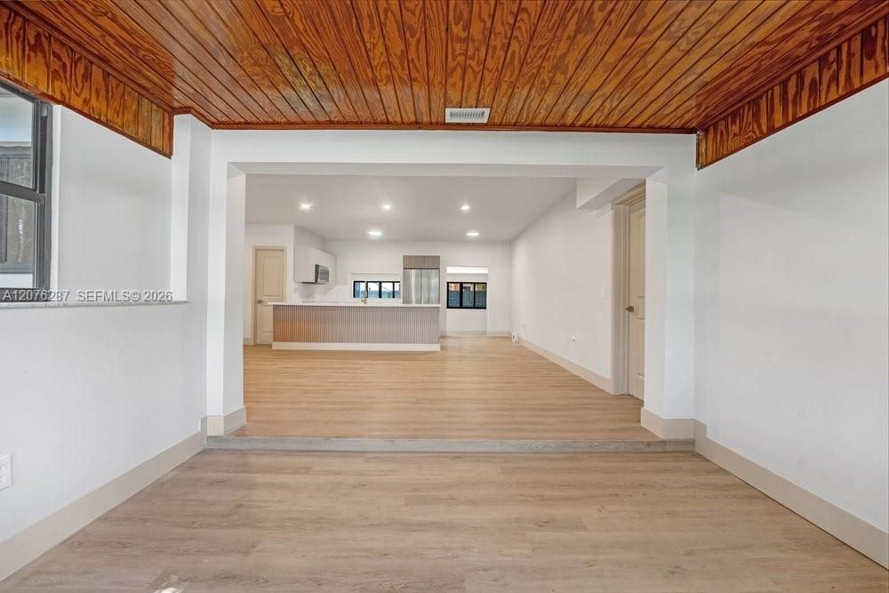 En Renta: $4,800 (3 camas, 3 baños, 1942 Pies cuadrados)