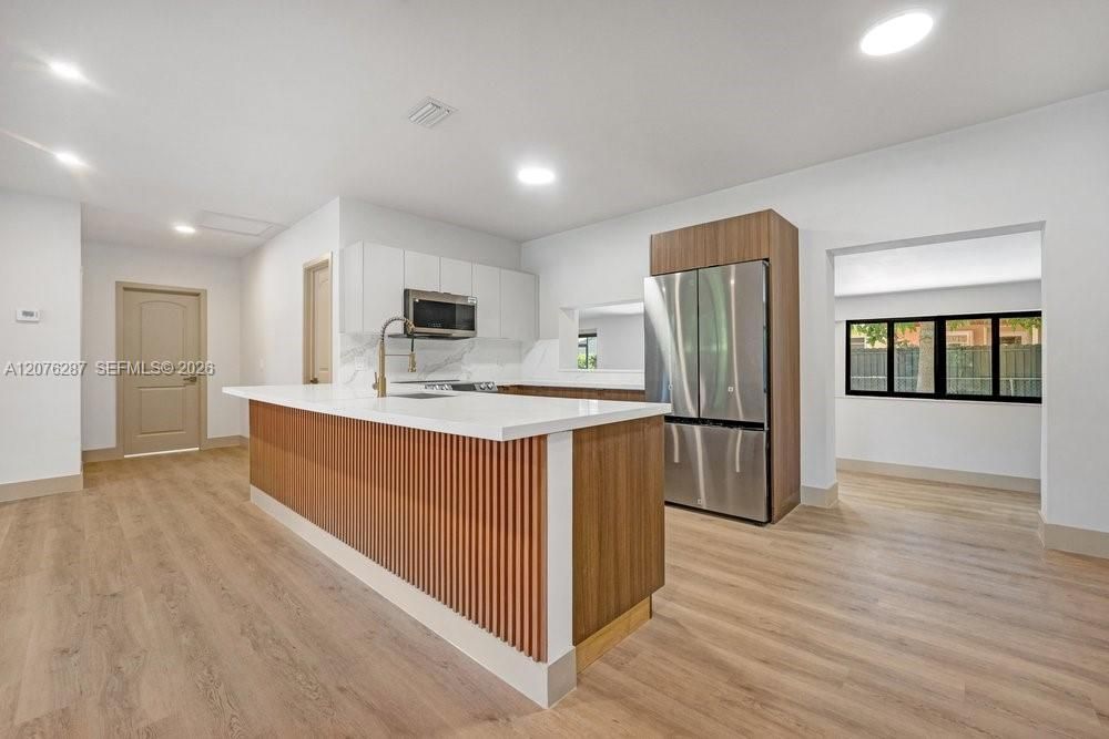 En Renta: $4,800 (3 camas, 3 baños, 1942 Pies cuadrados)