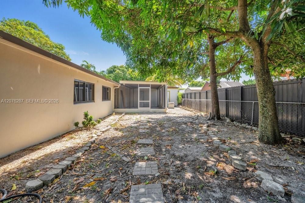 En Renta: $4,800 (3 camas, 3 baños, 1942 Pies cuadrados)