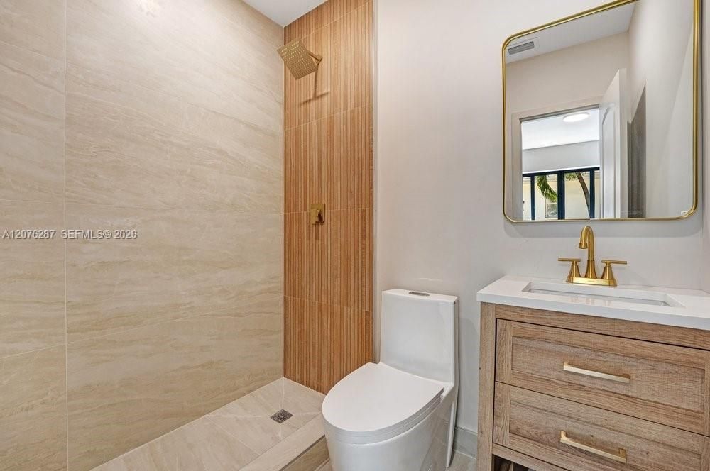 En Renta: $4,800 (3 camas, 3 baños, 1942 Pies cuadrados)