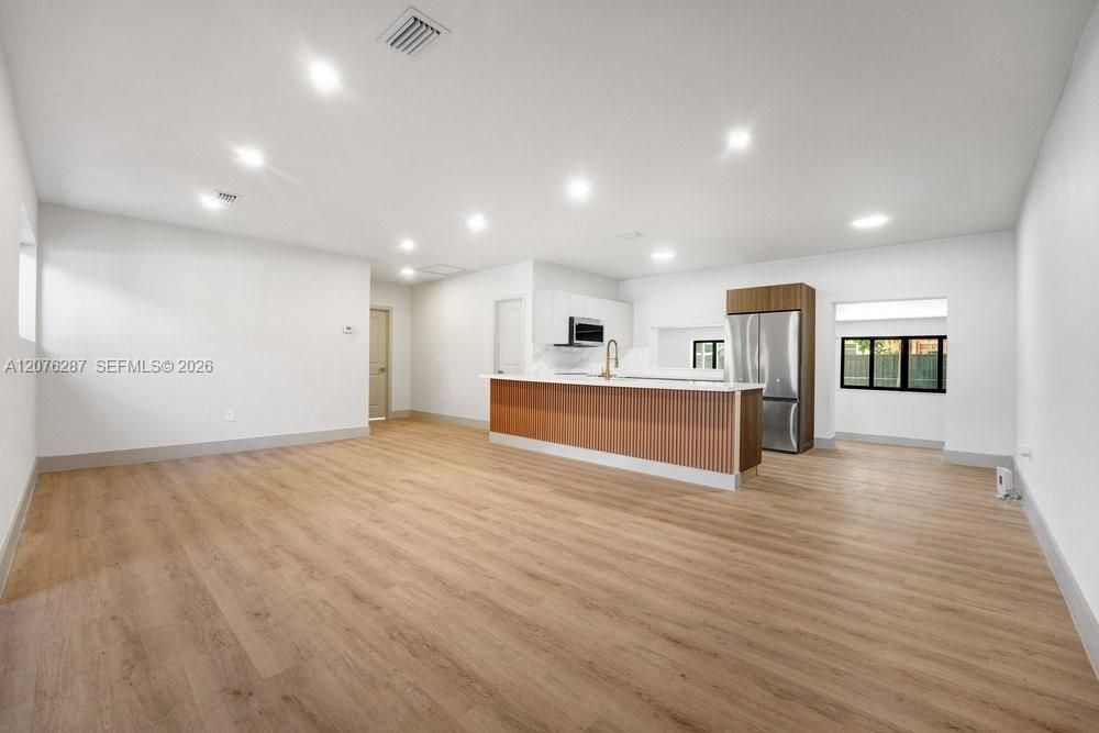 En Renta: $4,800 (3 camas, 3 baños, 1942 Pies cuadrados)