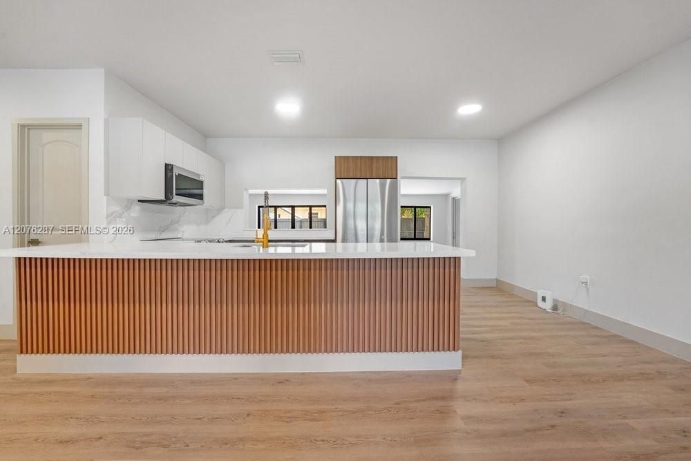 En Renta: $4,800 (3 camas, 3 baños, 1942 Pies cuadrados)
