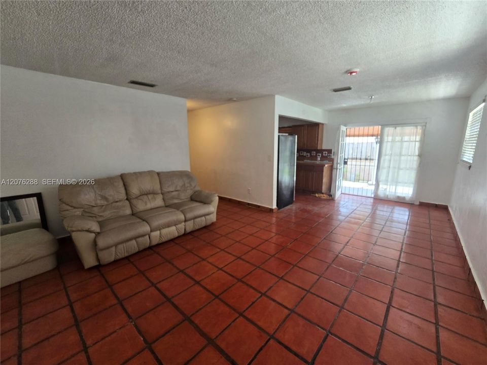 В аренду: $2,800 (3 спален, 2 ванн, 1056 Квадратных фут)