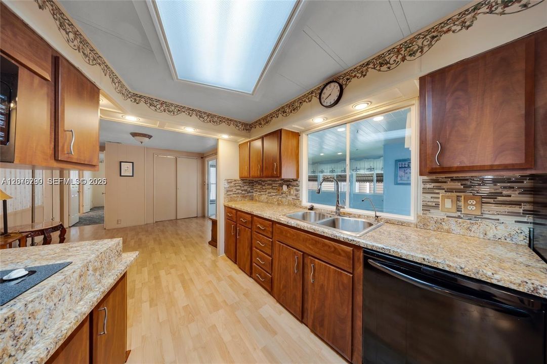 出租: $1,800 (2 贝兹, 2 浴室, 1610 平方英尺)
