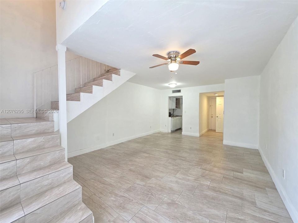 В аренду: $1,890 (1 спален, 1 ванн, 930 Квадратных фут)